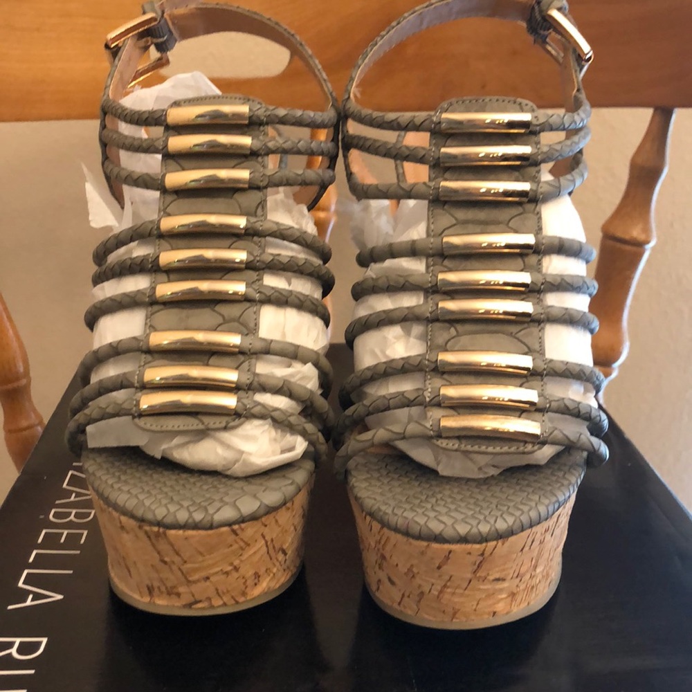 Izabella Rue wedges/heels size 8 Grey
